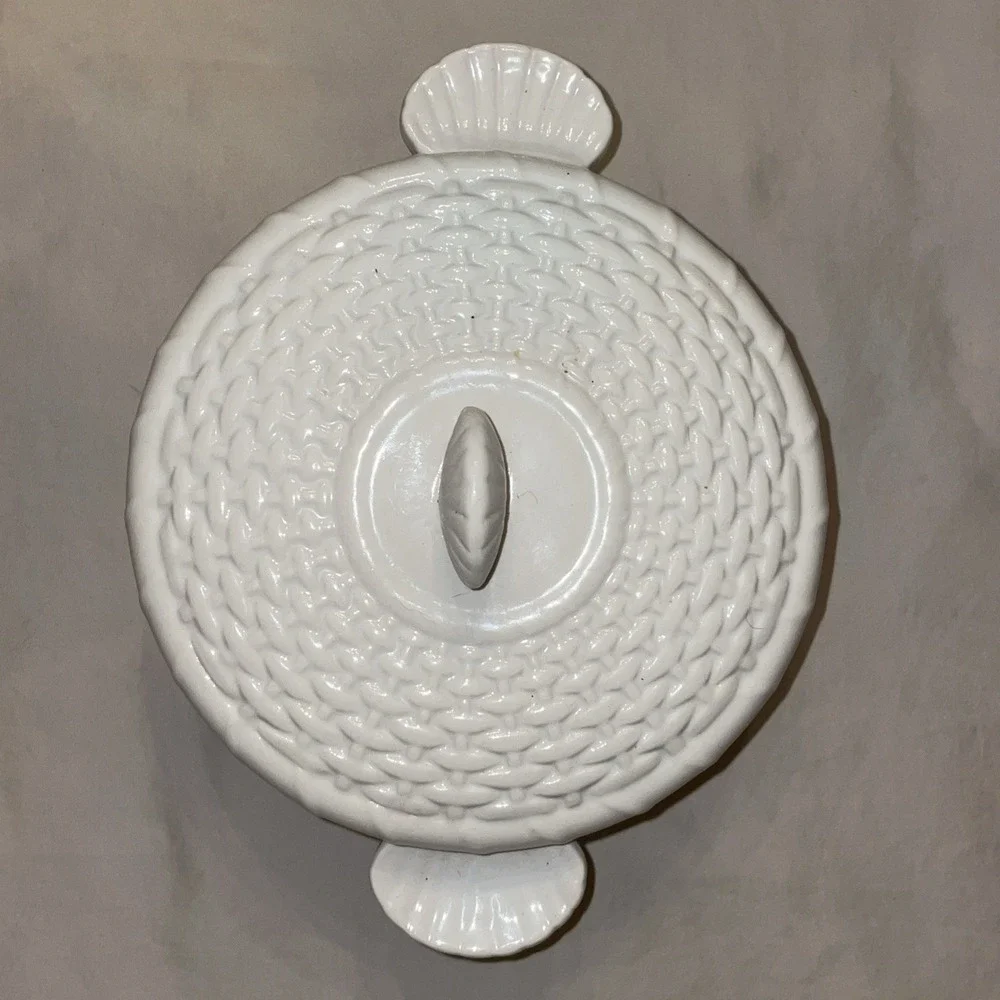 Shell Baker Nantucket Basketweave White Bone China Lidded Handles Vegetable Dish